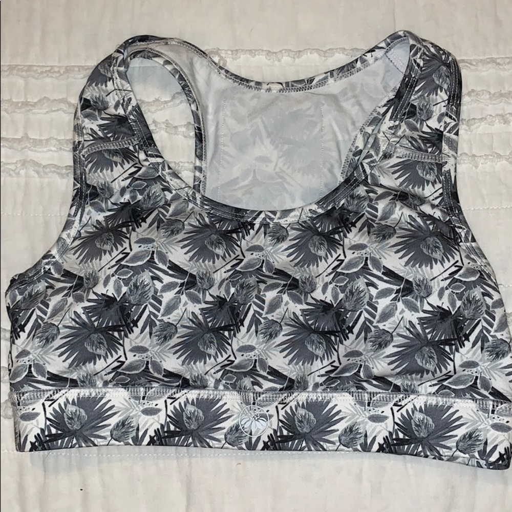 Senita sports bra - with pocket on back